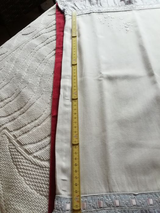 Par de fronhas bordadas antigas