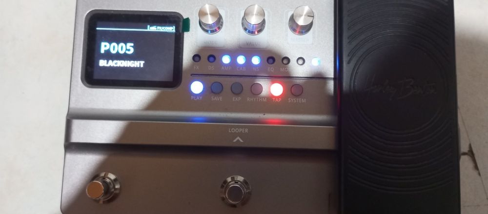 Pedaleira Harley Benton DNA FX Git