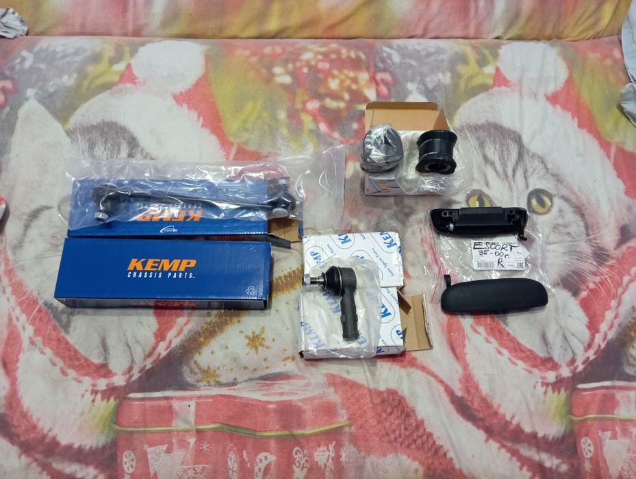 Продам запчасти на форд эскорт.