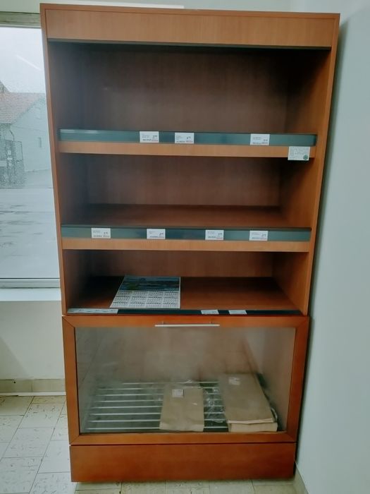 Mobiliário e arca Mini Mercado