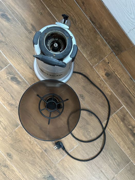 Італійська професійна кофемолка Macap