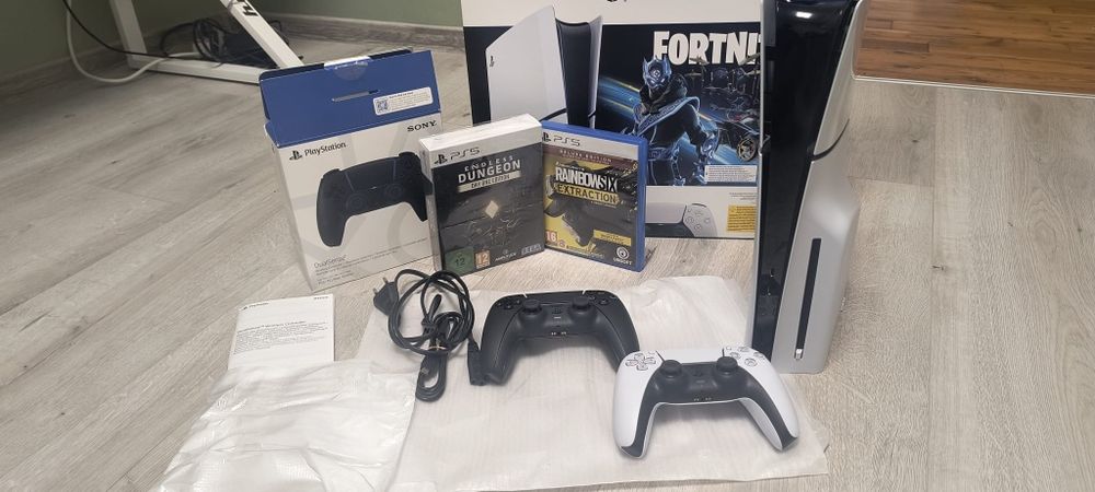 PlayStation 5 slim + 2 Pady DualSense + Gry + Pudełko