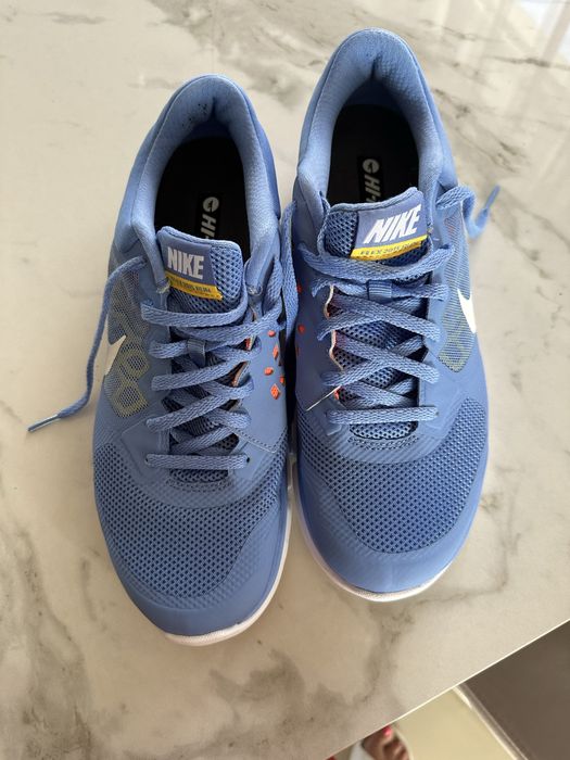 Чоловічі кросівки: фіолетового кольору-41 розмір, білого кольору-41 ро