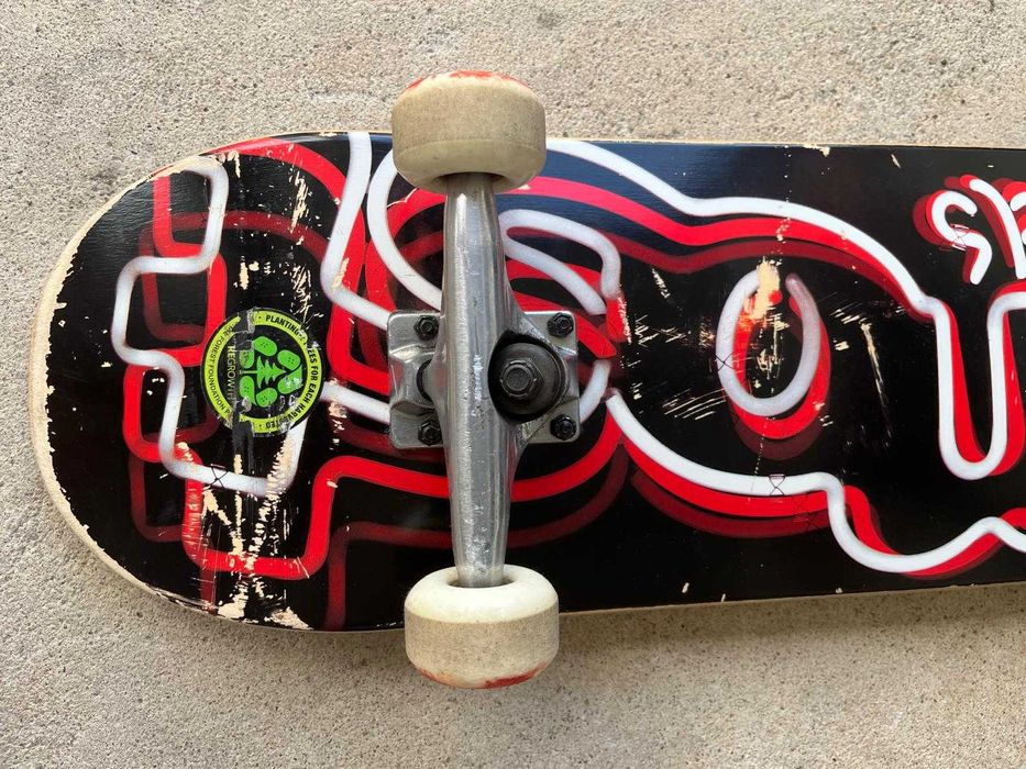 Skate usado em bom estado- pouco uso, pronto a andar.