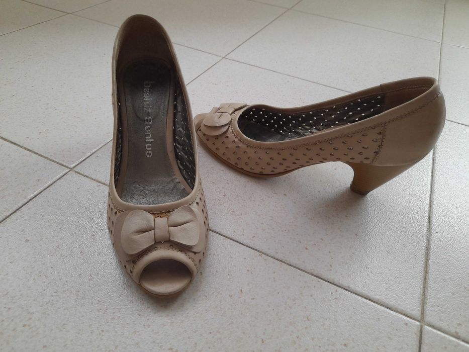 Lote de 9 pares de sapatos/sandalias/cunhas - tamanho 38/39