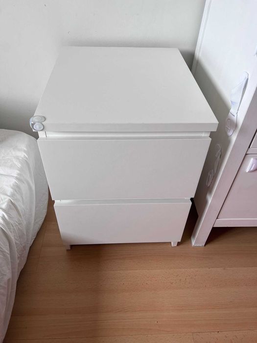Cômoda Malm branca 2 gavetas