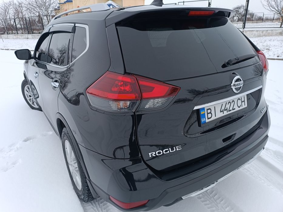 Автомобіль Nissan Rogue