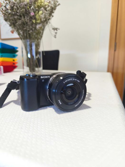 Máquina Fotográfica Sony Alpha 5000 + Bolsa de transporte
