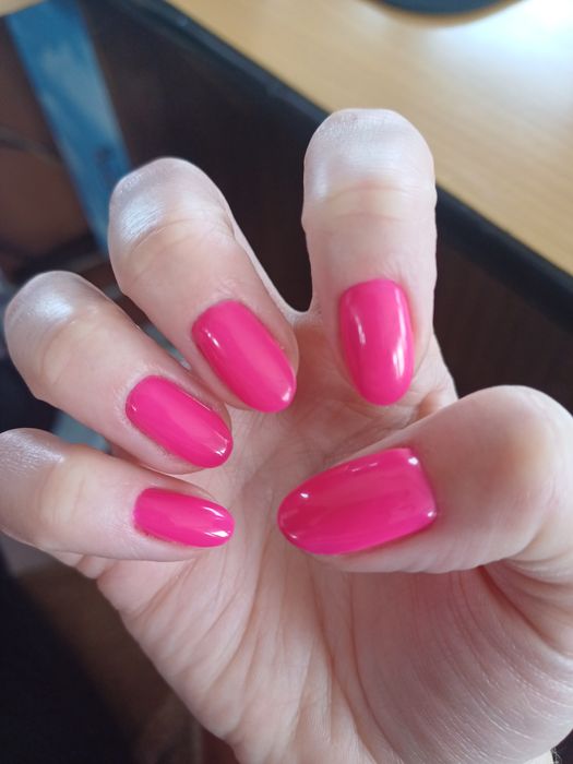 Paznokcie hybrydowe i żelowe