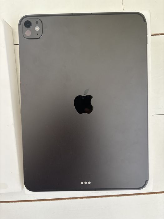 New IPad Pro M5 - 256gb com proteçao e teclado