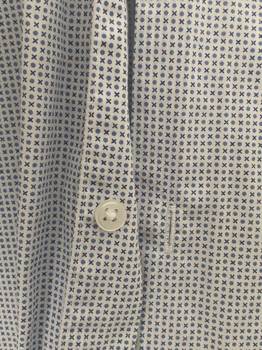 Camisa branca com padrão da Cortefiel