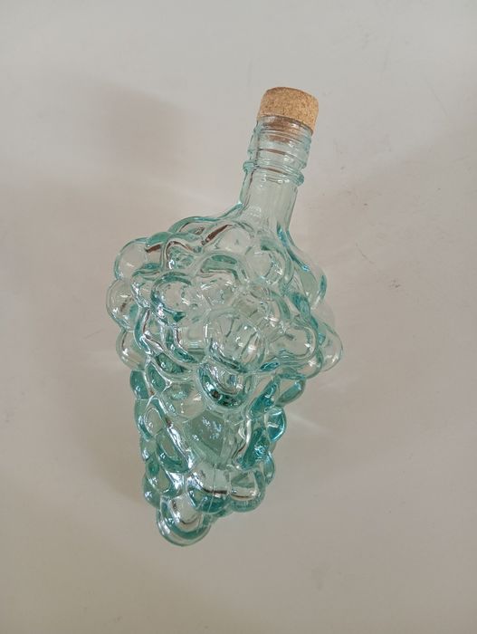 Garrafa de vidro cacho de uvas
