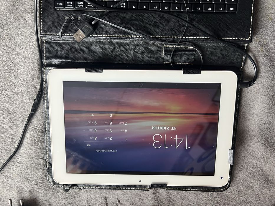 Планшет +клавіатура 2гіб