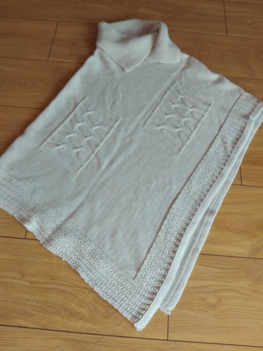 Ponczo z golfem kolor beżowy