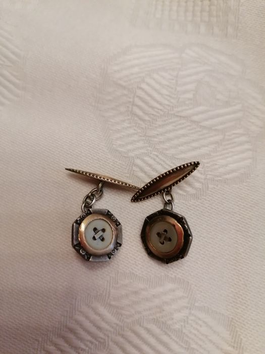 Botões de punho antigos