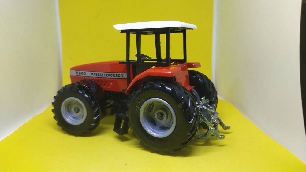 Siku traktor Massey Ferguson 1:32