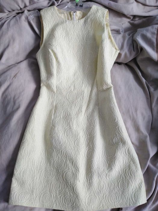 Sukienka żółta ze złotą nitką roz 36