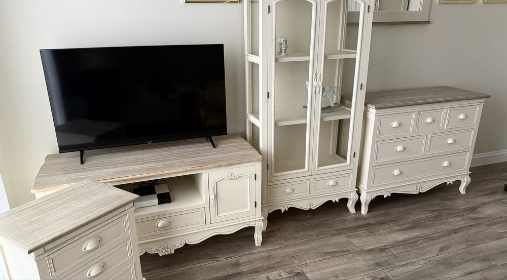 Witryna w stylu prowansalskim vintage schabby chic retro rzeźbiona