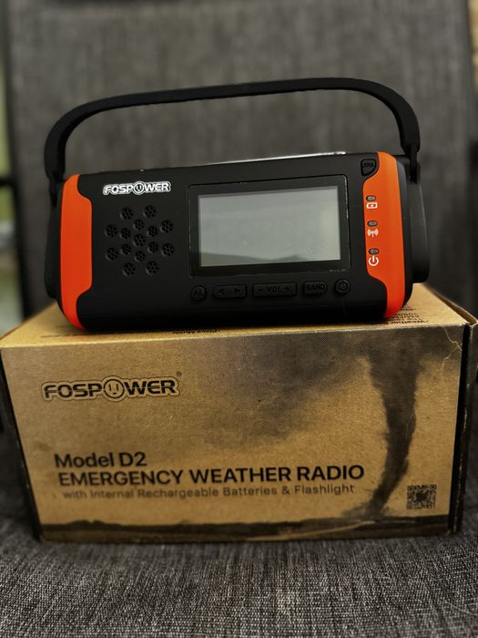 Радіоприймач FosPower модель D2 4000 mAh, ліхтар, павербанк,