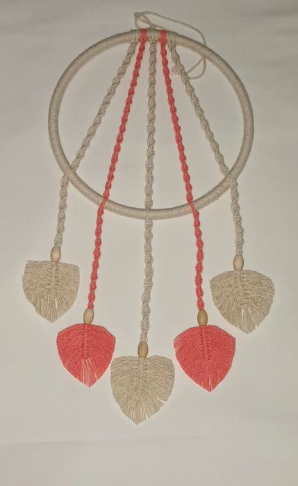 Vários trabalhos em macrame