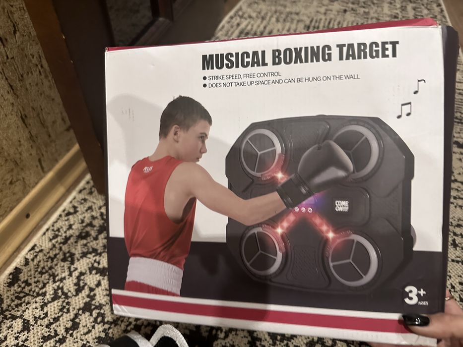 Дитячий тренажер доя боксу. Настінний з підсвічуванням, музикою і BT