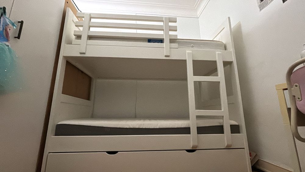 Beliche branco 90x180 + 2 colchões + gavetão(cama ou arrumação!