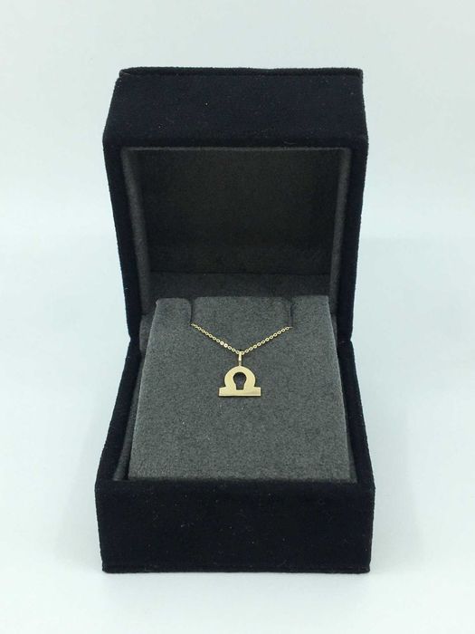 Colar novo em ouro com pendente