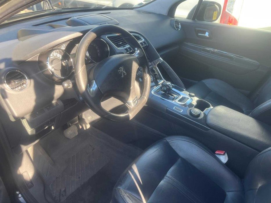 samochód osobowy Peugeot 3008