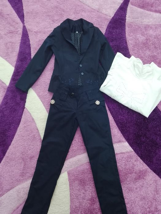 Шкільна форма для дівчинки