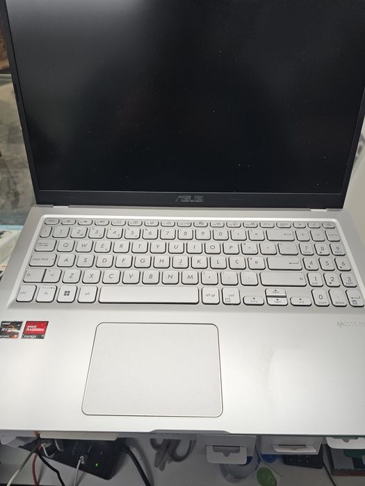 Portateil Asus M515U..512gb/DDR4 8gb