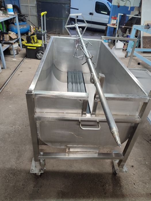 Churrasqueira inox para porco no espeto