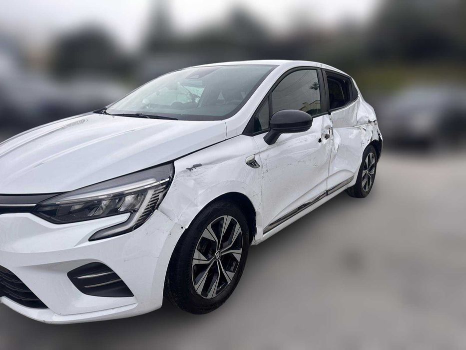 Renault Clio V 1.5 Blue dCi 101 cv de 2021 Salvado