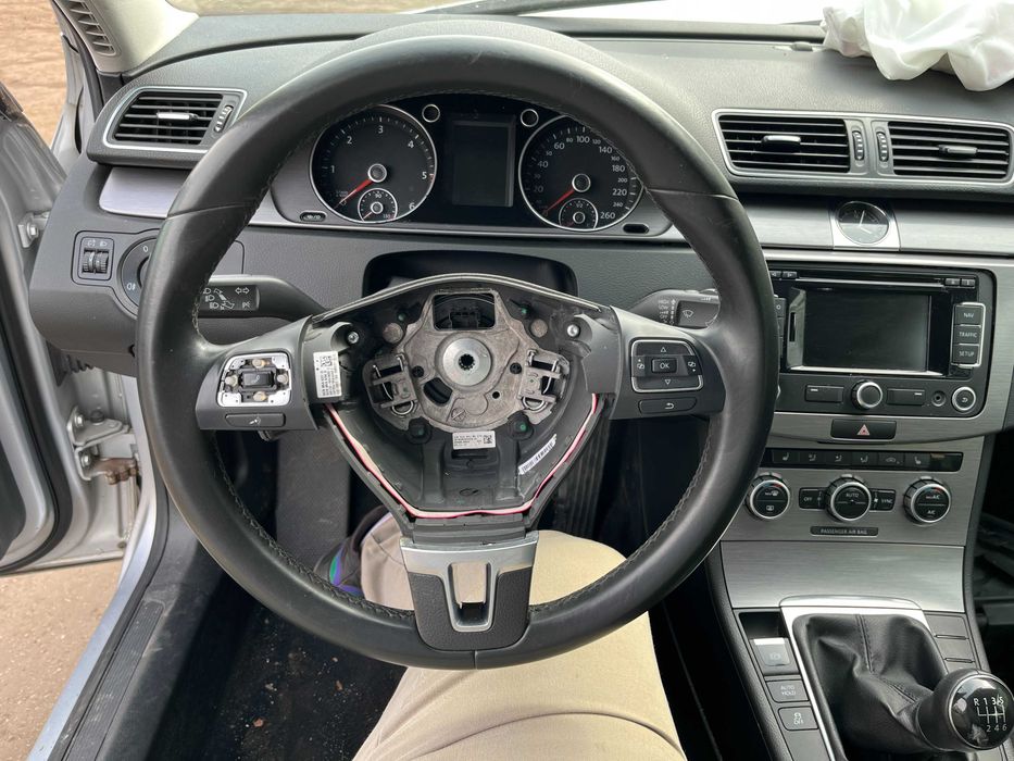 Kierownica Multifuncyjna skórzana VW Passat B7 ładna 3C8.419.091 BE