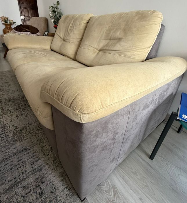Vendo sofá 3 lugares pele pêssego excelente estado