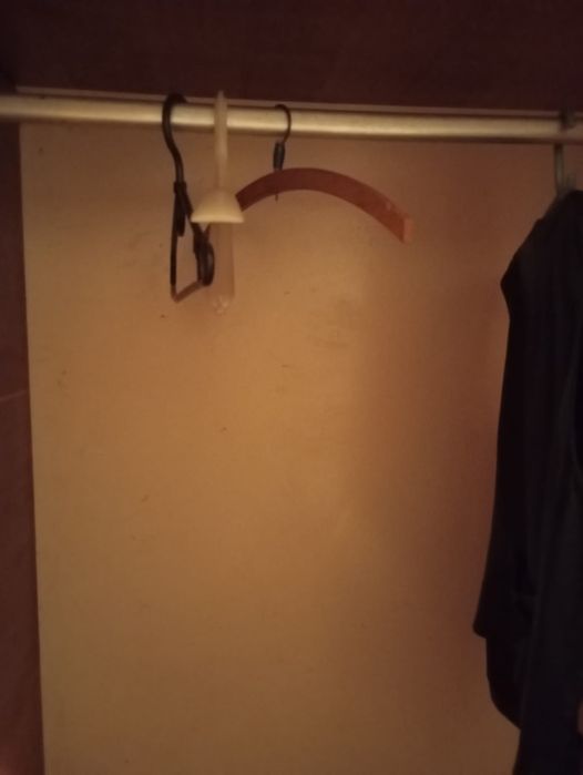 Продається шафа для одягу