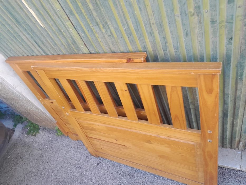 Cama de madeira maciça