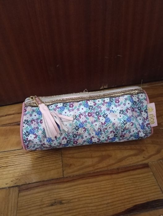 Vendo mochila de escola de menina