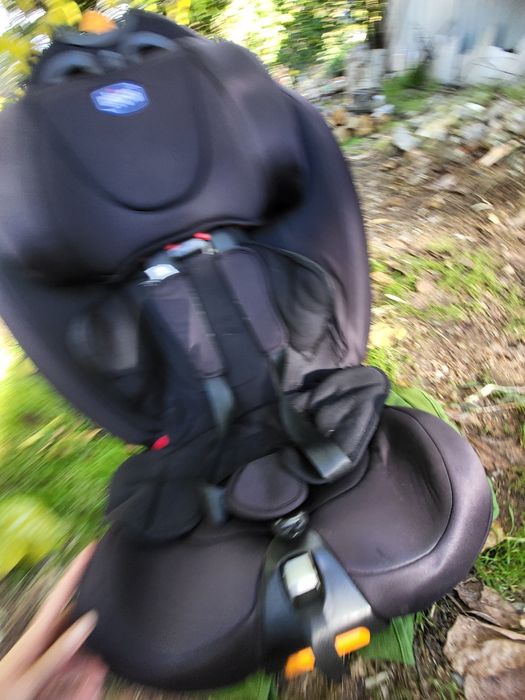 Продам автокрісло Chicco