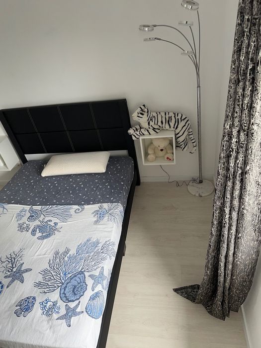 Vendo uma casa solteiro + mas colchão+ cabeçeiras