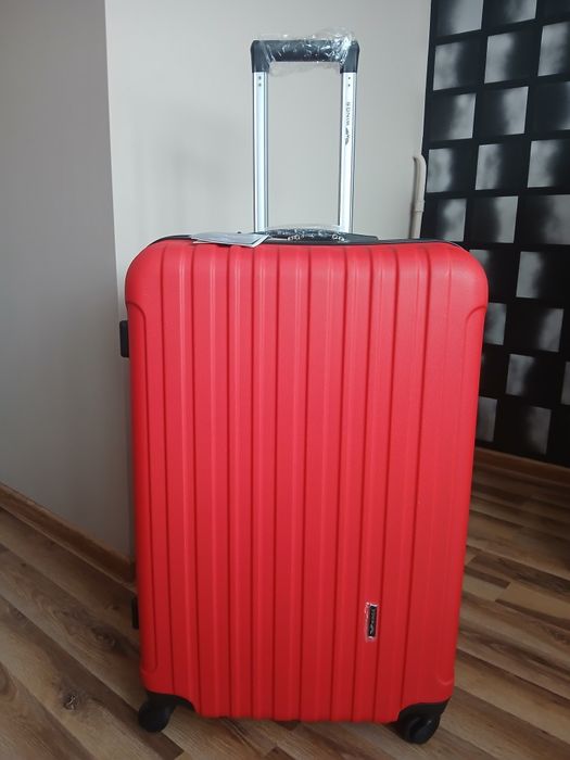 Nowa Duża walizka BOOD RED marki Wings