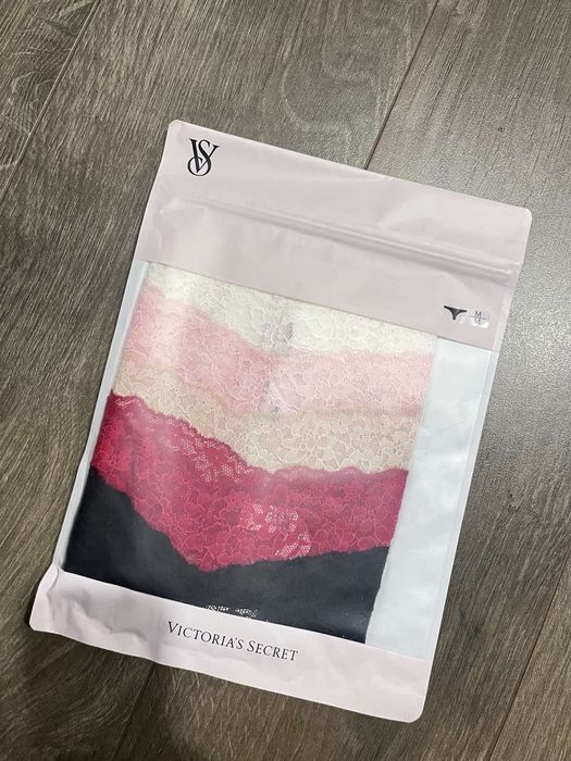 Трусики набір Victoria's Secret M труси набор мереживо комплект