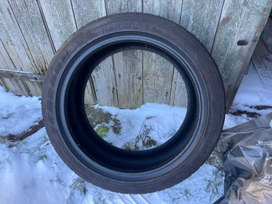 Komplet opon zimowych 4x 225/45 R18 Tracmax S210