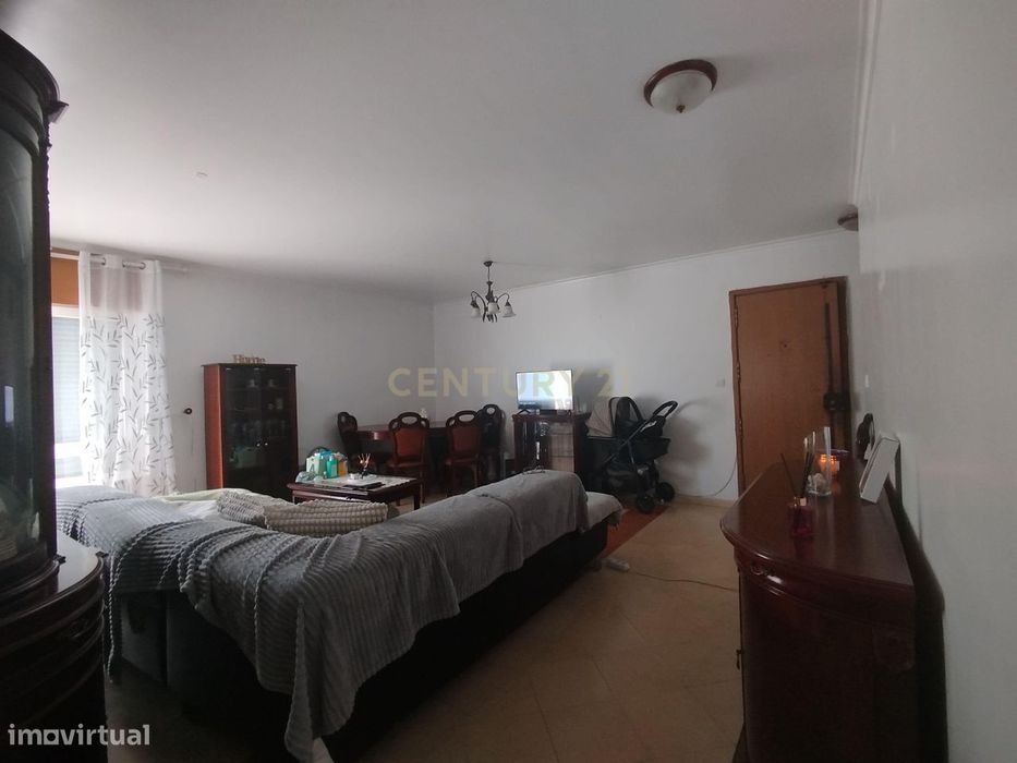 Apartamento T3 com Excelente Exposição Solar, Arrecadação e Ótima Loca