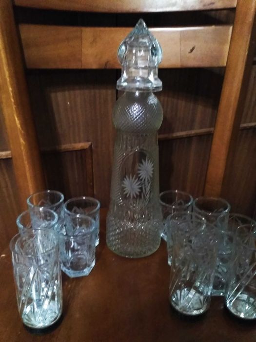 Хрустальный графин, рюмки-стопки  10 шт и 3 шт с мельхиоровым дном