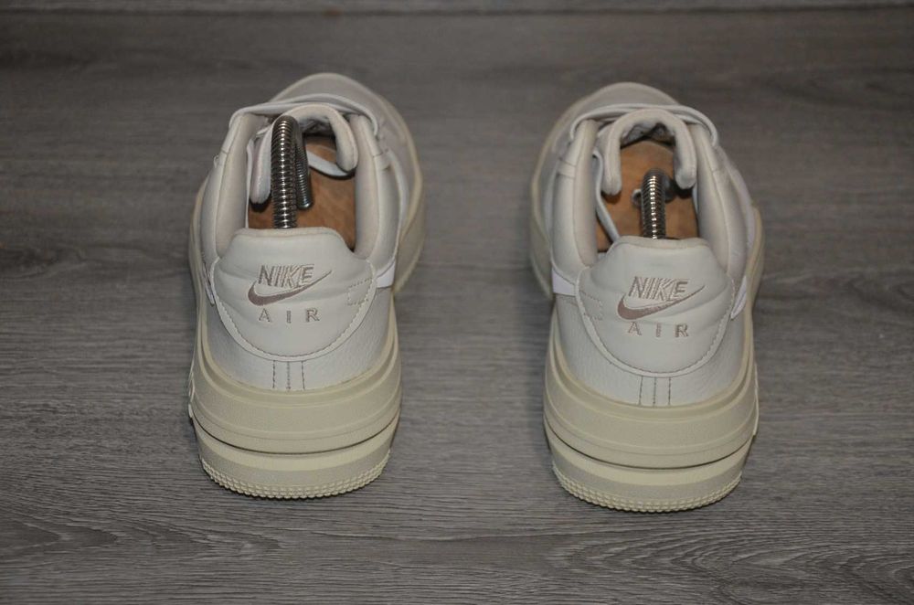 Продам кросівки шкіряні Фірма Nike Air Force 1  .