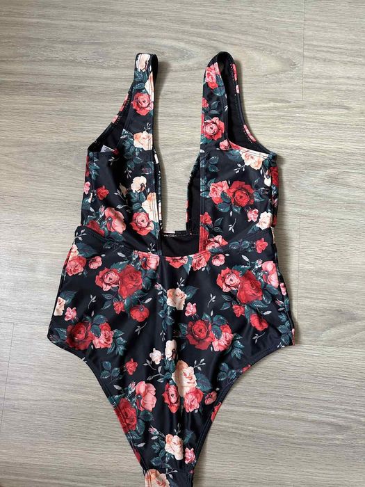 Сдельные женские купальники