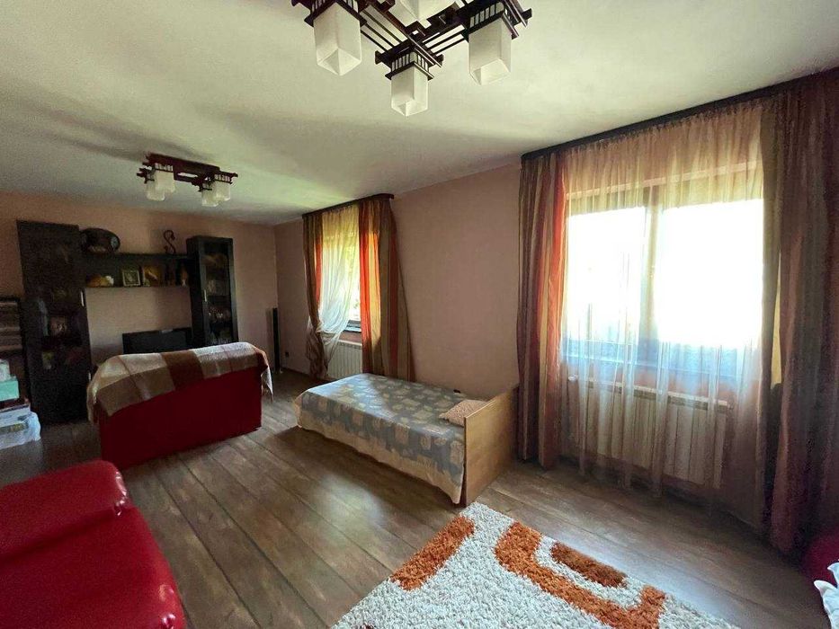 Продаж будинку та ділянки в смт. Івано Франкове