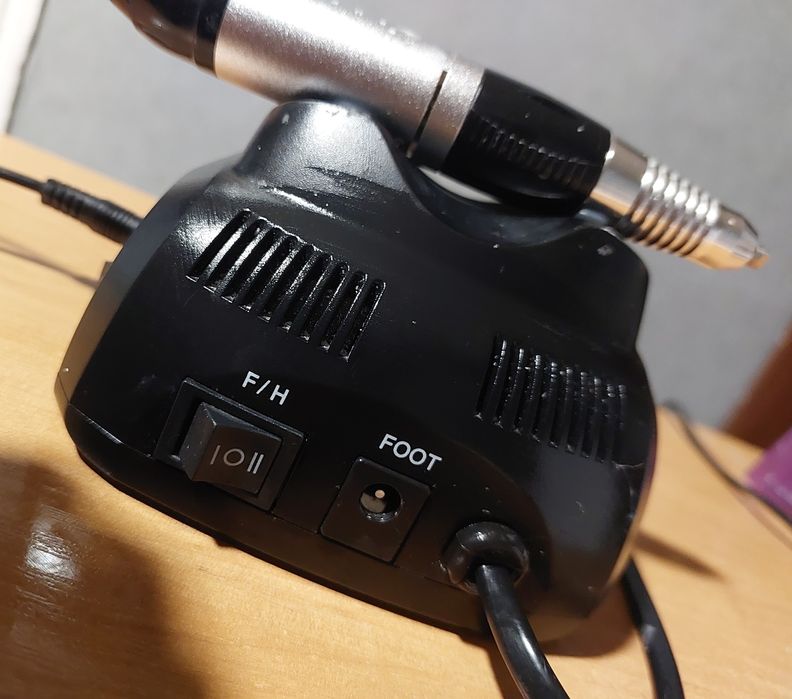 Професійний фрезер для манікюру та педикюра