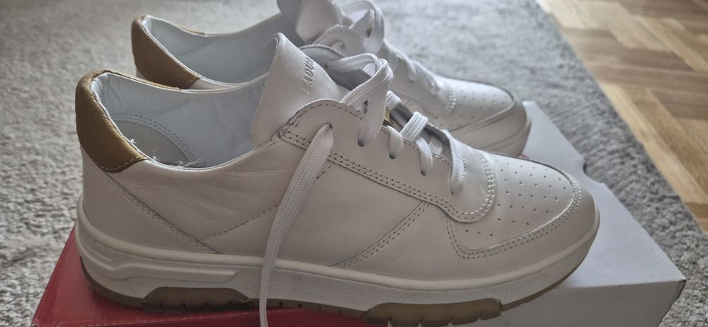 Damskie sneakersy skórzane rozm.39