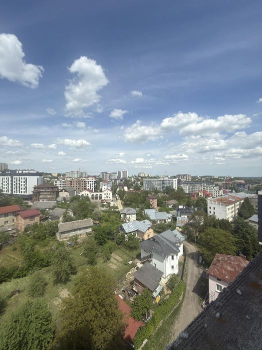Продаж 2-кім. квартири 80.3 м.кв., в. Роксолани